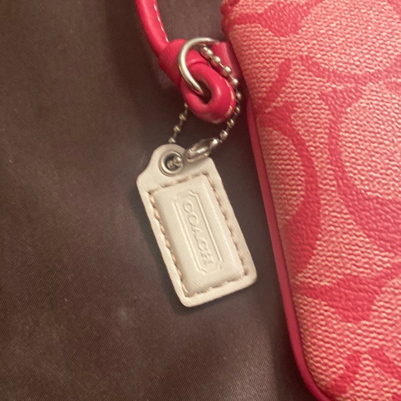 Genuine Coach Heritage Pink and White Wristlet. Signature Wristlet leather trim - Picture 10 of 15